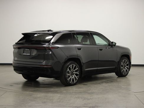 Used 2025 Jeep Wagoneer S Limited image 8