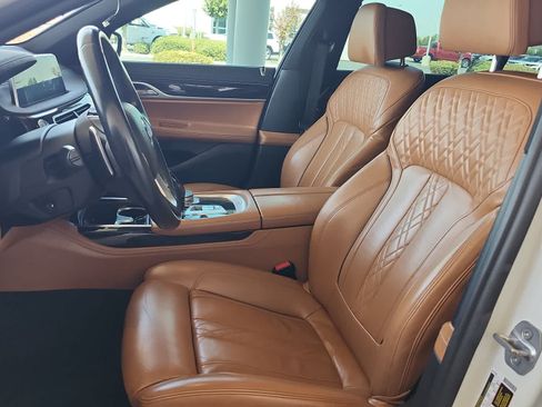 Used 2017 BMW 750i RWD image 14
