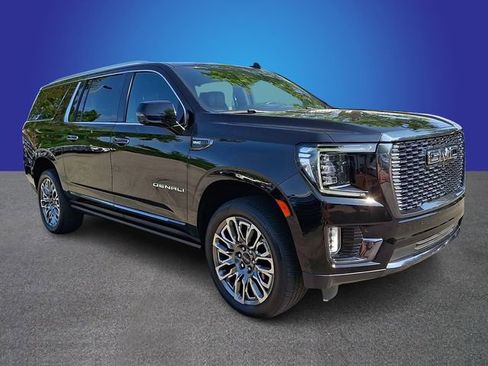 Used 2023 GMC Yukon XL Denali Ultimate AWD/4WD image 3