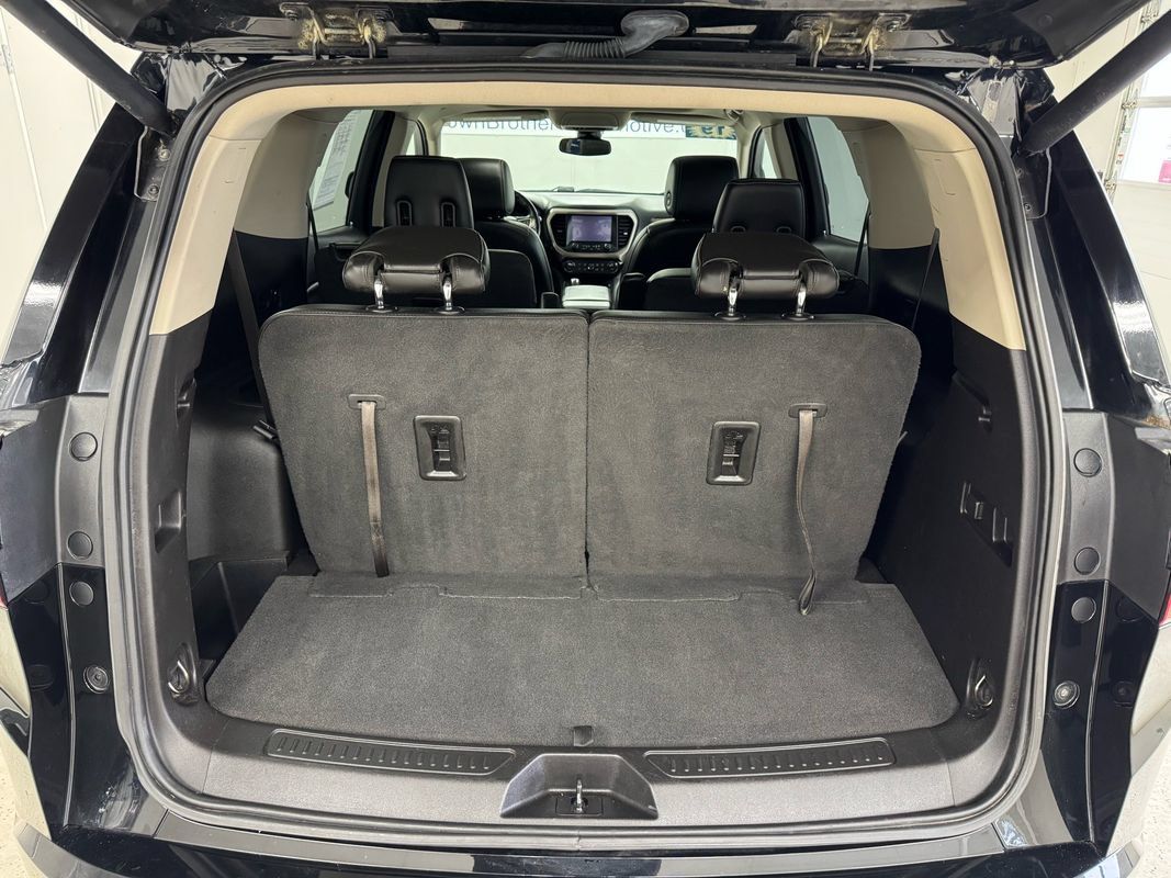 Used 2019 GMC Acadia Denali w/ Technology Package AWD/4WD image 6