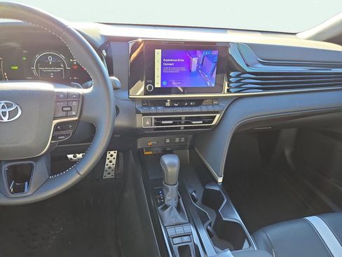Used 2025 Toyota Camry SE image 16