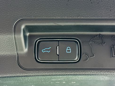 Used 2024 Ford Explorer XLT w/ Equipment Group 202A image 29