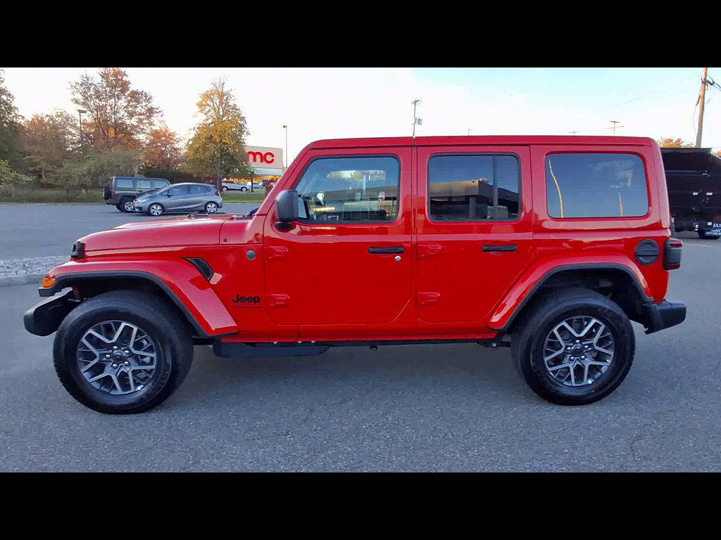Used 2026 Jeep Wrangler Unlimited Sahara AWD/4WD image 5