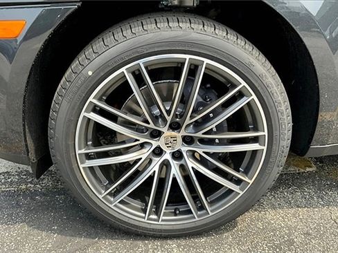 New 2025 Porsche Macan image 14