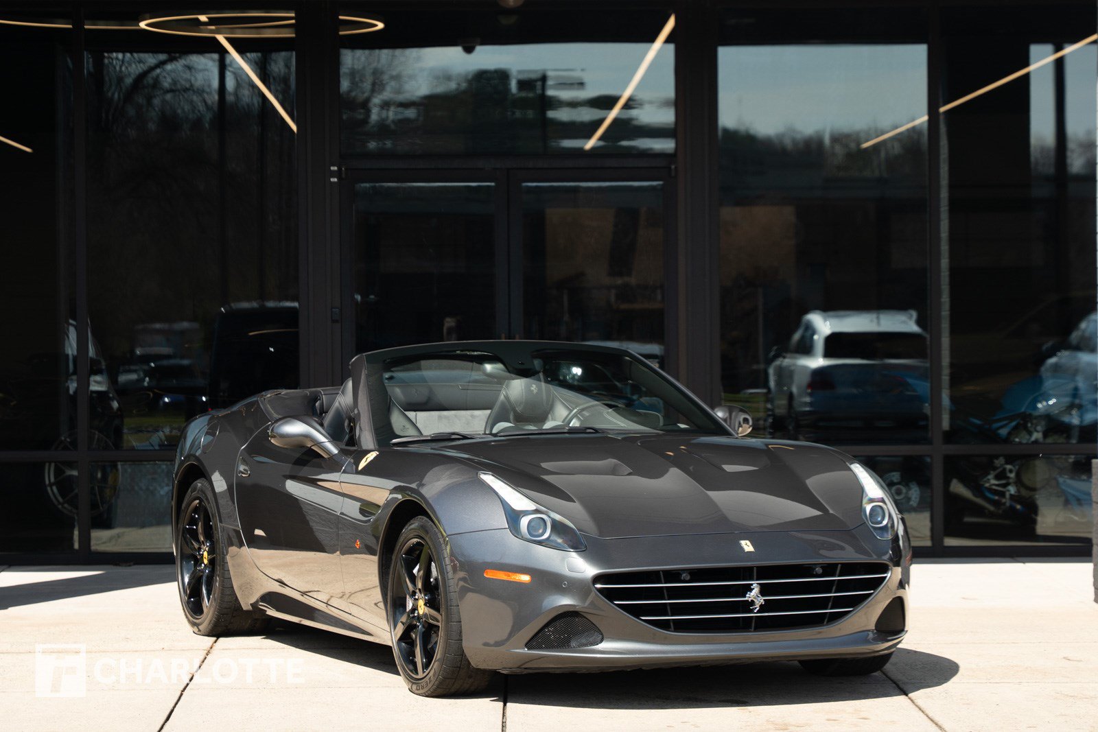 Used 2016 Ferrari California T RWD image 2