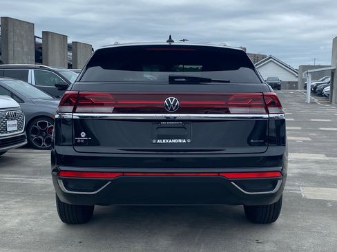 Certified 2024 Volkswagen Atlas Cross Sport SE AWD/4WD image 4