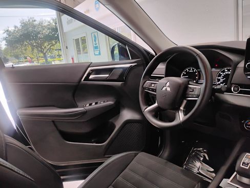 Used 2024 Mitsubishi Outlander SE FWD image 65