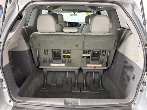 Used 2017 Toyota Sienna XLE 7 PASSENGER image 22