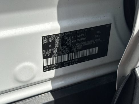 Used 2025 Toyota RAV4 LE AWD/4WD image 30