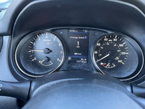 Used 2020 Nissan Rogue SV image 12