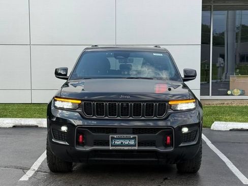 Used 2022 Jeep Grand Cherokee Trailhawk w/ Luxury Tech Group III AWD/4WD image 3