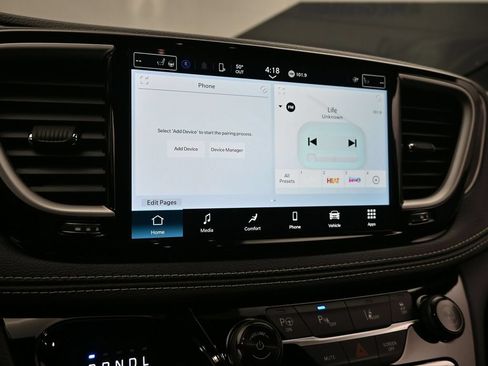Used 2025 Chrysler Pacifica Select FWD image 24