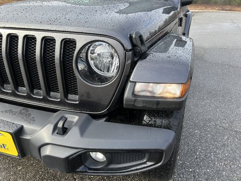 Used 2021 Jeep Wrangler Unlimited Sahara image 9