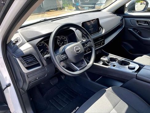 Used 2025 Nissan Rogue S AWD/4WD image 14