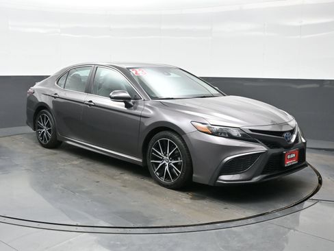 Used 2023 Toyota Camry SE image 8