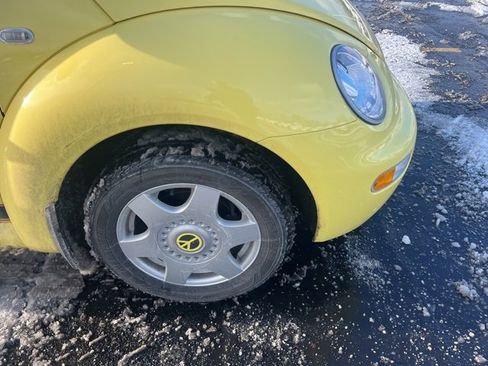 Used 2001 Volkswagen Beetle GLS image 2