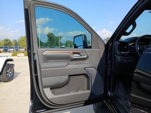 Certified 2025 Chevrolet Silverado 2500 High Country w/ High Country Premium Package AWD/4WD image 10