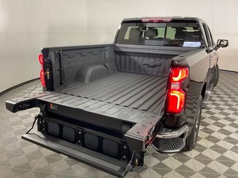 Used 2023 Chevrolet Silverado 1500 LTZ AWD/4WD image 39