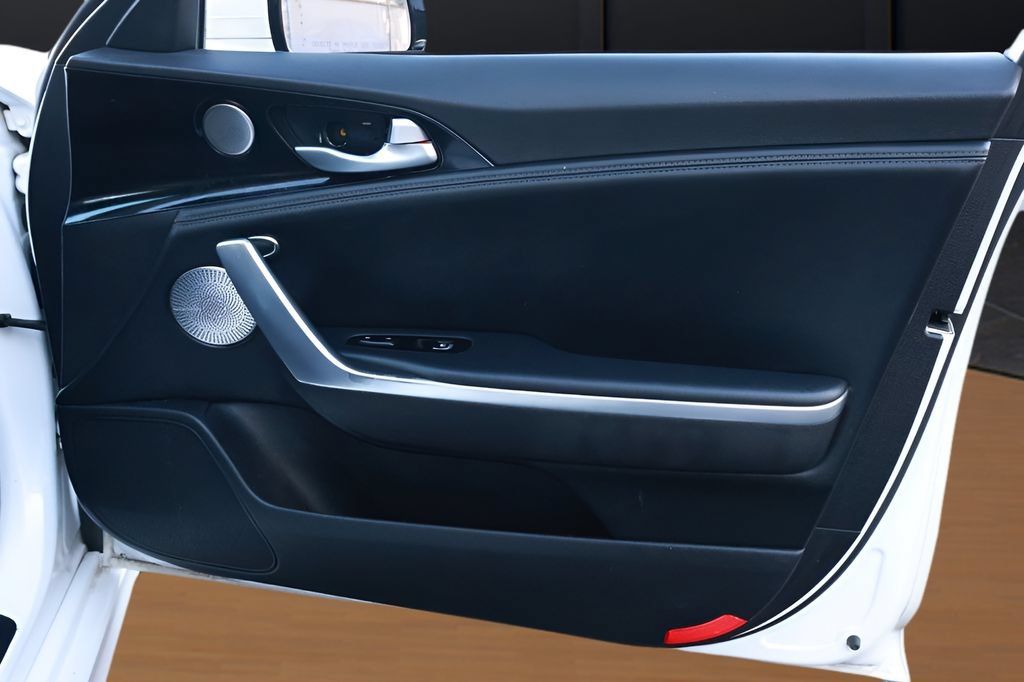 Used 2019 Kia Stinger Premium RWD image 27