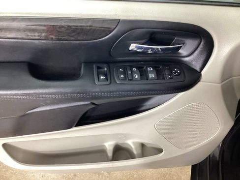 Used 2020 Dodge Grand Caravan SE FWD image 11