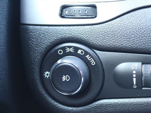 Used 2019 Jeep Cherokee Latitude w/ Cold Weather Group image 24