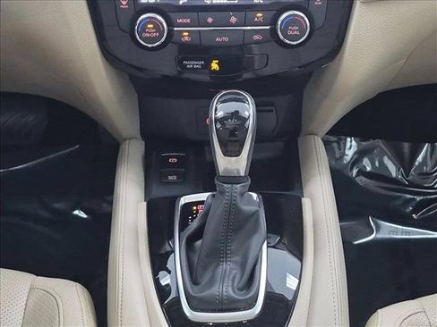 Used 2019 Nissan Rogue SL w/ Premium Package FWD image 12