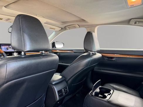 Used 2013 Lexus ES 300h w/ Luxury Pkg FWD image 17