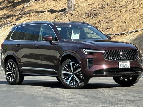 Certified 2026 Volvo XC90 B5 Core AWD/4WD image 2