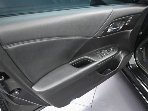 Used 2015 Honda Accord Touring image 9