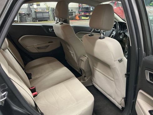 Used 2016 Ford Fiesta SE image 24