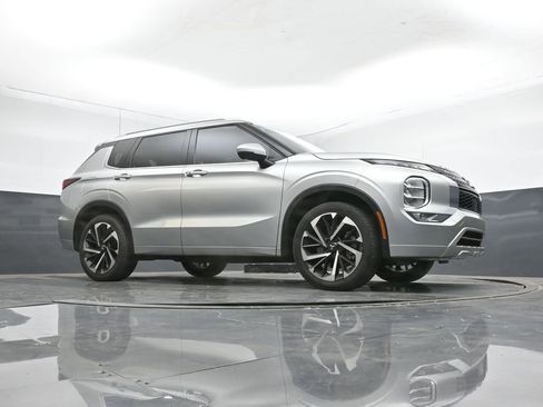 Used 2023 Mitsubishi Outlander SEL image 48