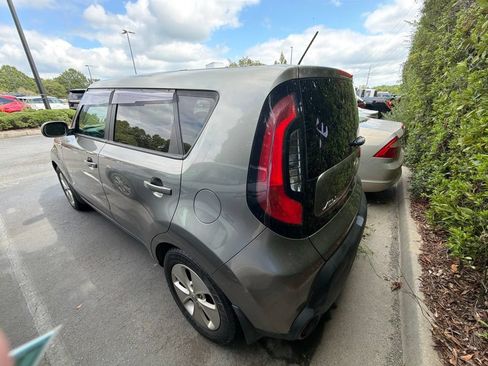 Used 2016 Kia Soul FWD image 4