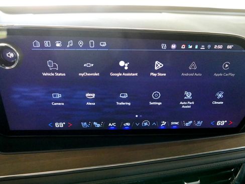 Used 2025 Chevrolet Suburban High Country image 38