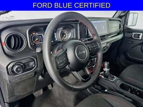 Used 2025 Jeep Wrangler Unlimited Rubicon AWD/4WD image 12