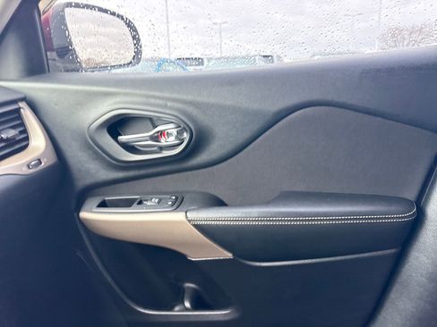 Used 2018 Jeep Cherokee Latitude image 25