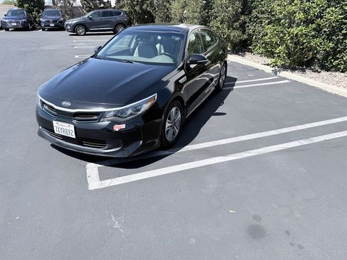 Used 2017 Kia Optima EX w/ Technology Package FWD image 4