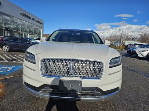 Used 2022 Lincoln Nautilus Reserve w/ Equipment Group 201A image 9