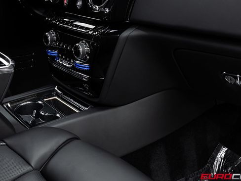 Used 2022 Rolls-Royce Phantom Sedan RWD image 38