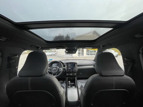 Used 2019 Volvo XC40 T5 R-Design image 46