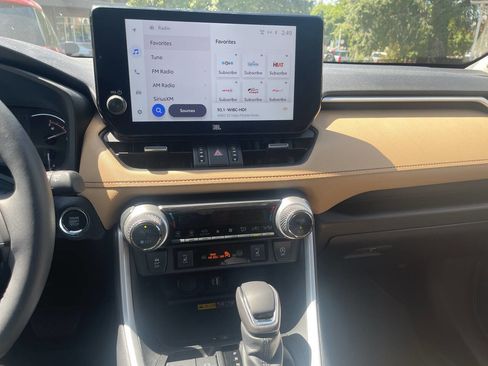 Used 2023 Toyota RAV4 XLE Premium image 27