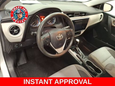 Used 2018 Toyota Corolla LE FWD image 17