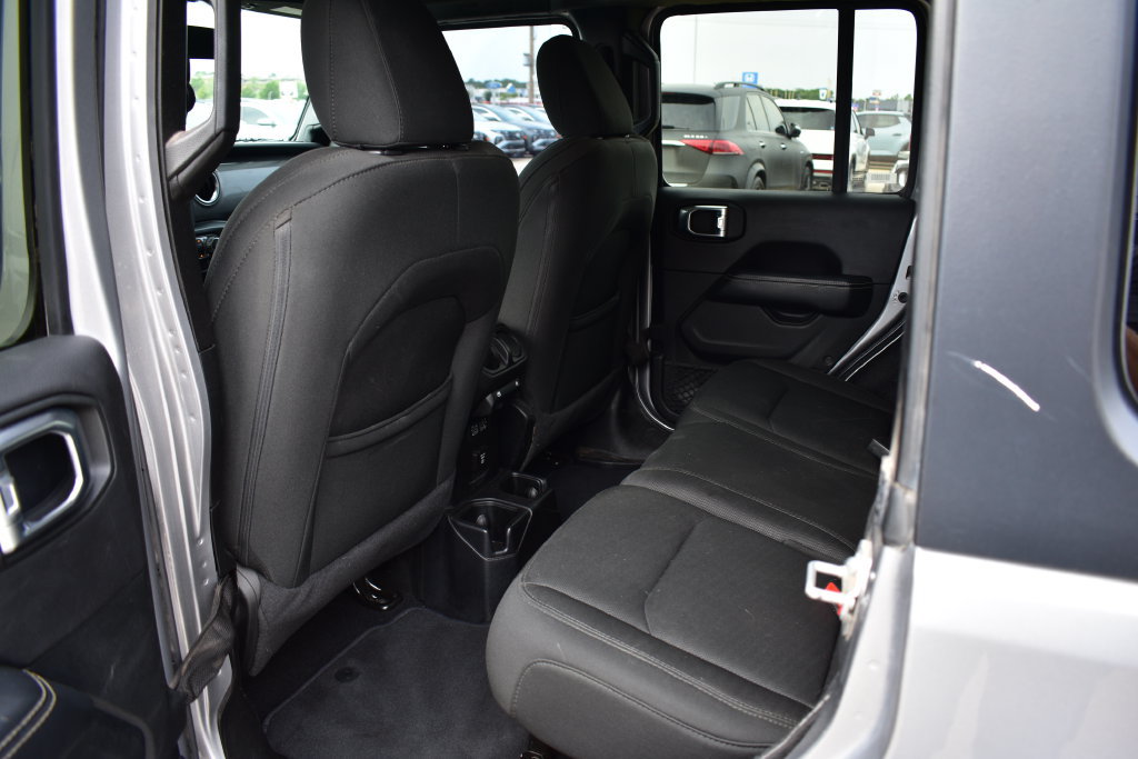 Used 2020 Jeep Wrangler Unlimited Sahara AWD/4WD image 22