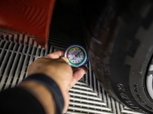 Used 2025 BMW M5 w/ Carbon Package image 46