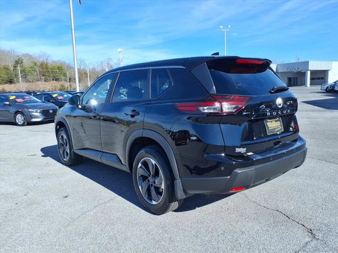 Certified 2025 Nissan Rogue SV image 3