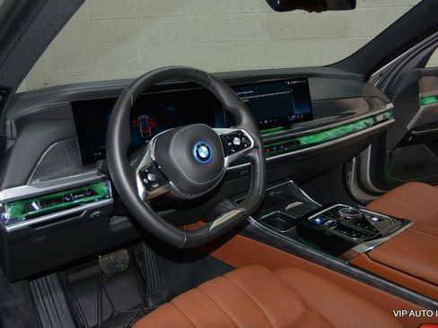 Used 2024 BMW i7 eDrive50 image 11