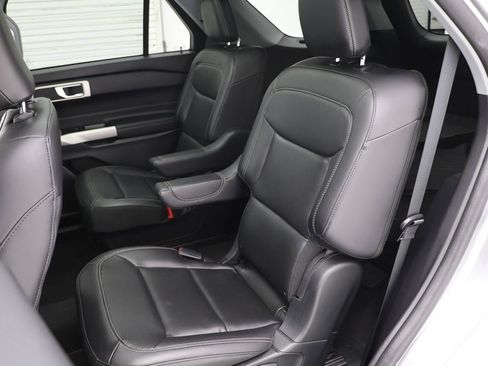 Used 2022 Ford Explorer XLT w/ Equipment Group 202A image 12