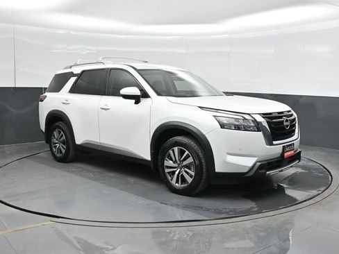 Used 2025 Nissan Pathfinder SL FWD image 6