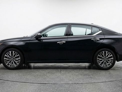 Used 2025 Nissan Altima 2.5 SV image 5