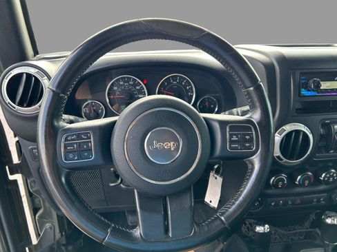Used 2016 Jeep Wrangler Unlimited Rubicon w/ Connectivity Group AWD/4WD image 25