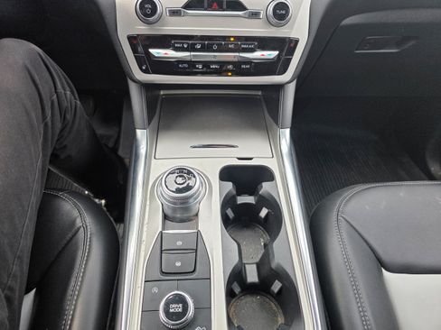 Used 2023 Ford Explorer XLT w/ Equipment Group 202A AWD/4WD image 13